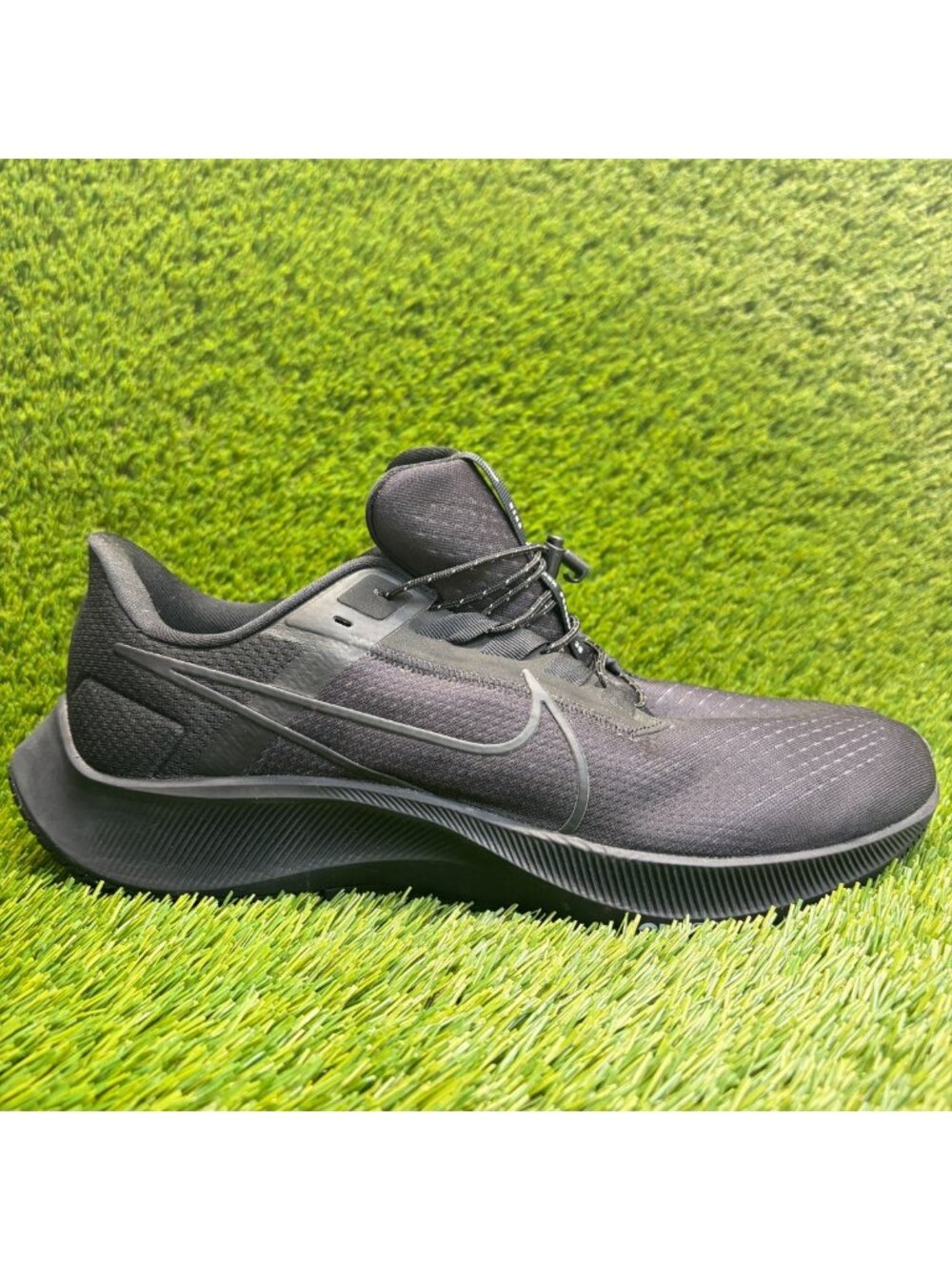 Nike Air Zoom Pegasus 38 Mens Size 12W Black Athletic Running Shoes Sneakers